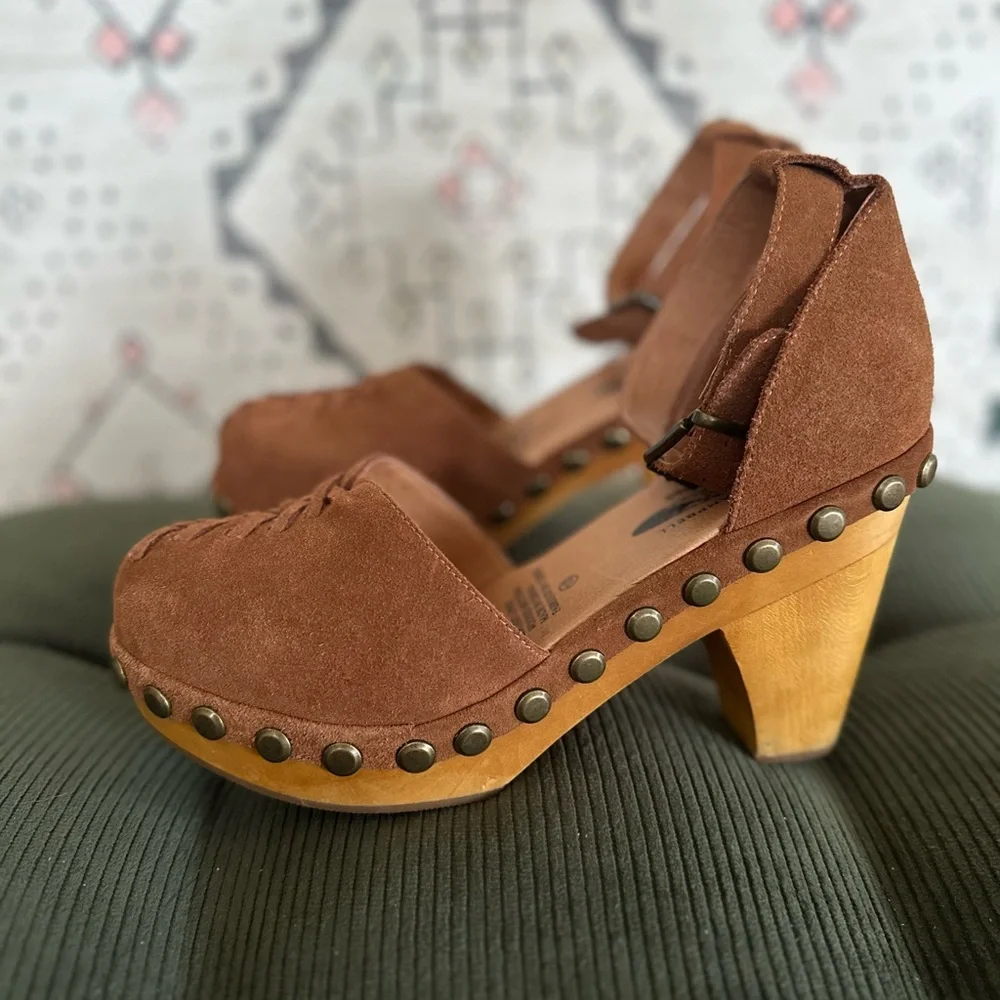 Jeffrey Campbell Tan Suede Studded Ankle Strap Clogs - Picture 3 of 8